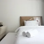 Comfortable Studio At Beverly Dago Apartment Near Itb By Travelio
