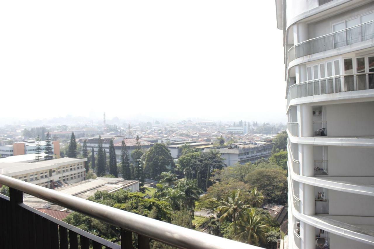 Comfortable At Beverly Dago Near Itb By Travelio Apartemen