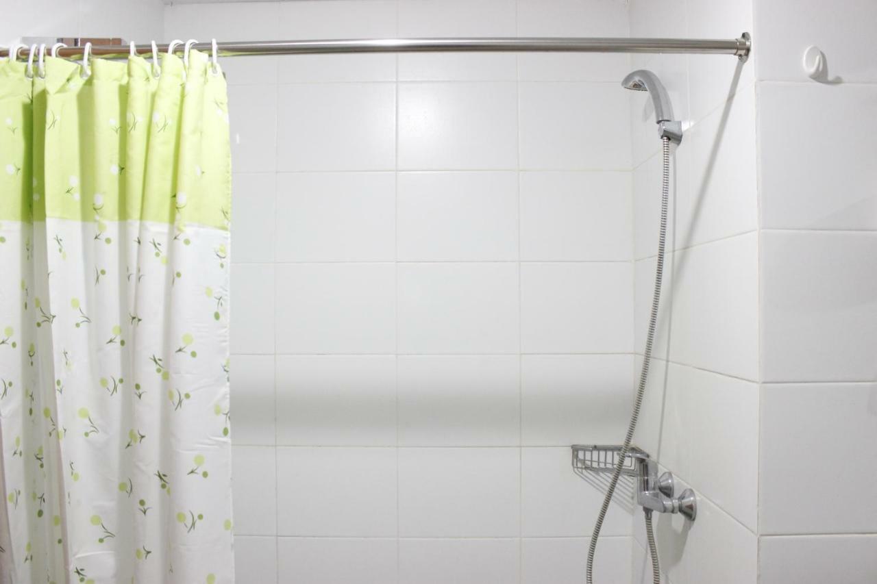 Comfortable At Beverly Dago Near Itb By Travelio Apartemen